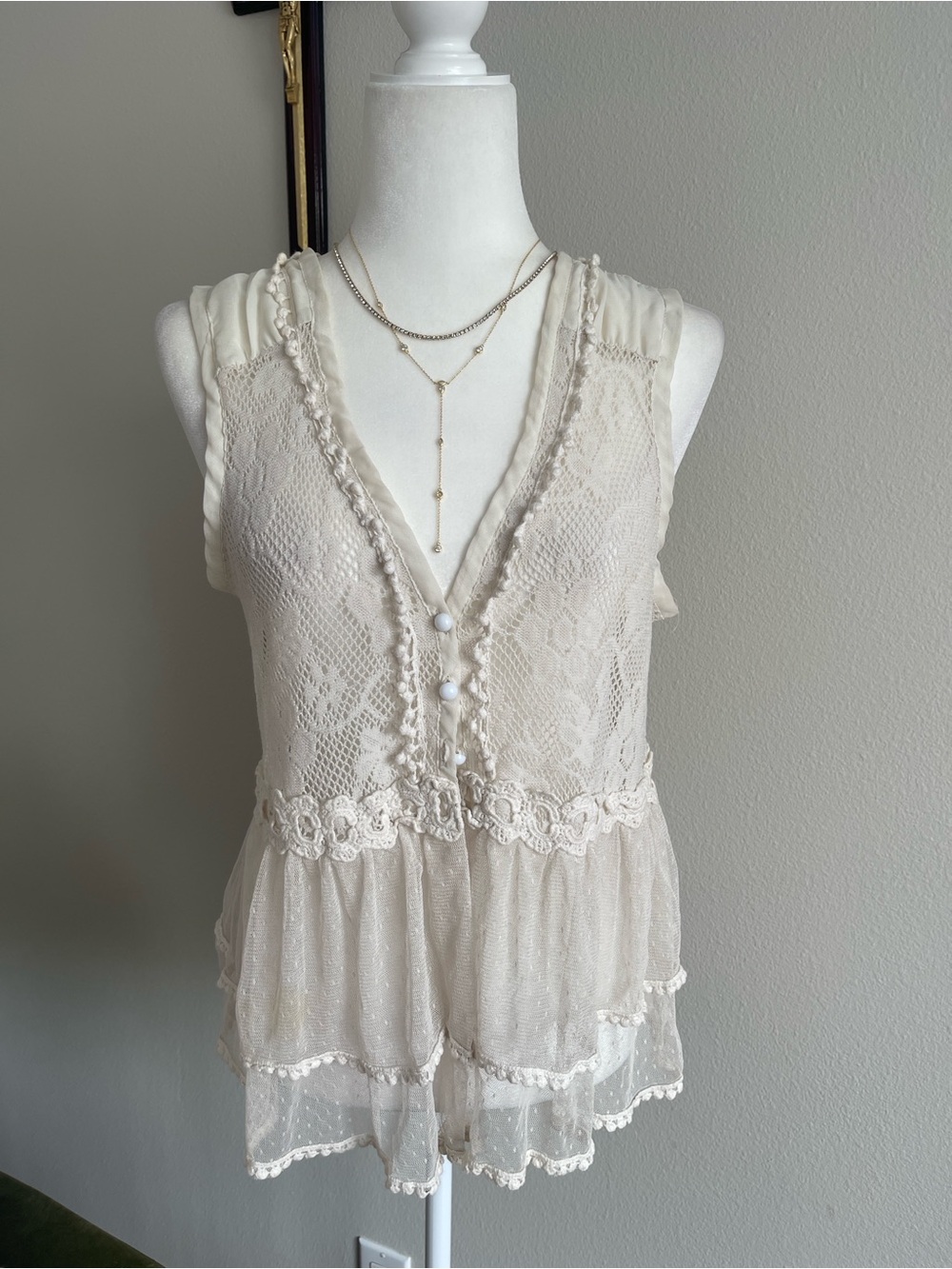 Ultra Pink Cream Lace Sleeveless Peplum Blouse
